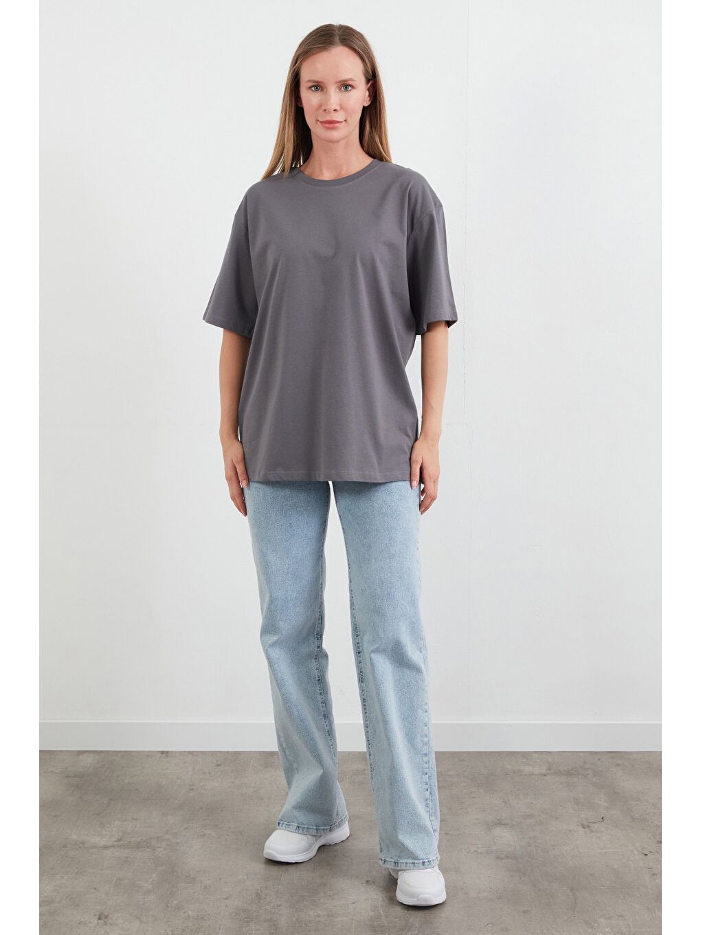 Antrasit Sırtı Kedi Baskılı Oversize Tişört-2