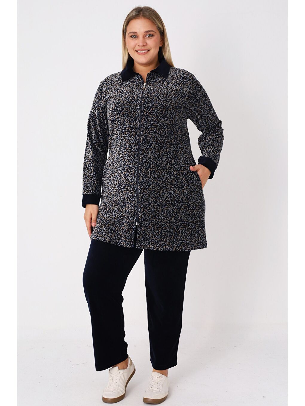 Lacivert Desenli Pamuklu Kadife Cepli Balıkçı Yaka Fermuarlı Büyük Beden Alt Üst Eşofman Takımı