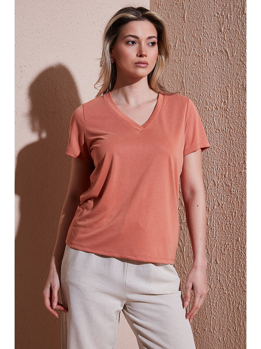 Turuncu Modal Rahat Kalıp V Yaka Bluz 26Y0144K1-2