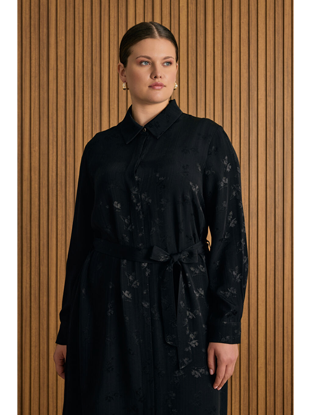 Siyah Çiçek Jakar Desenli Bağcıklı Viscon Elbise-2