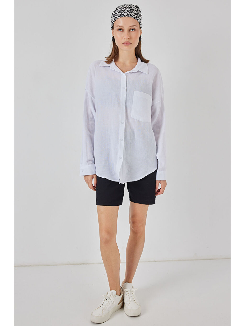 Kadın Tek Cepli Oversize Müslin Gömlek 20353 - Beyaz-1