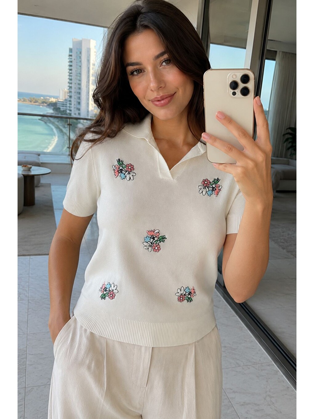 Ekru Kadın Polo Yaka Çiçek Nakışlı Triko Bluz-1
