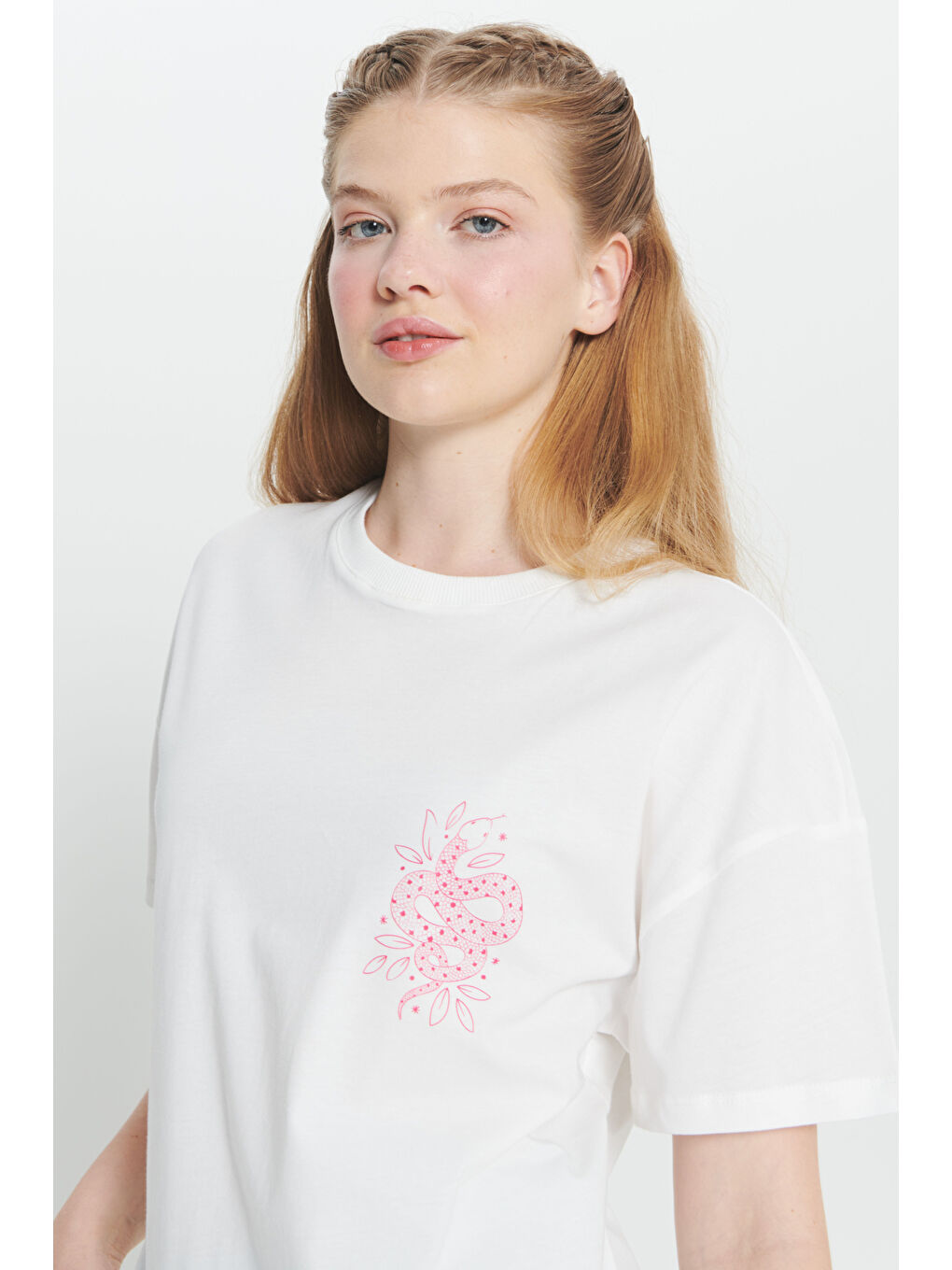 Ekru %100 Pamuk Oversize Fit Bol Kesim Bisiklet Yaka Baskılı Tişört-4