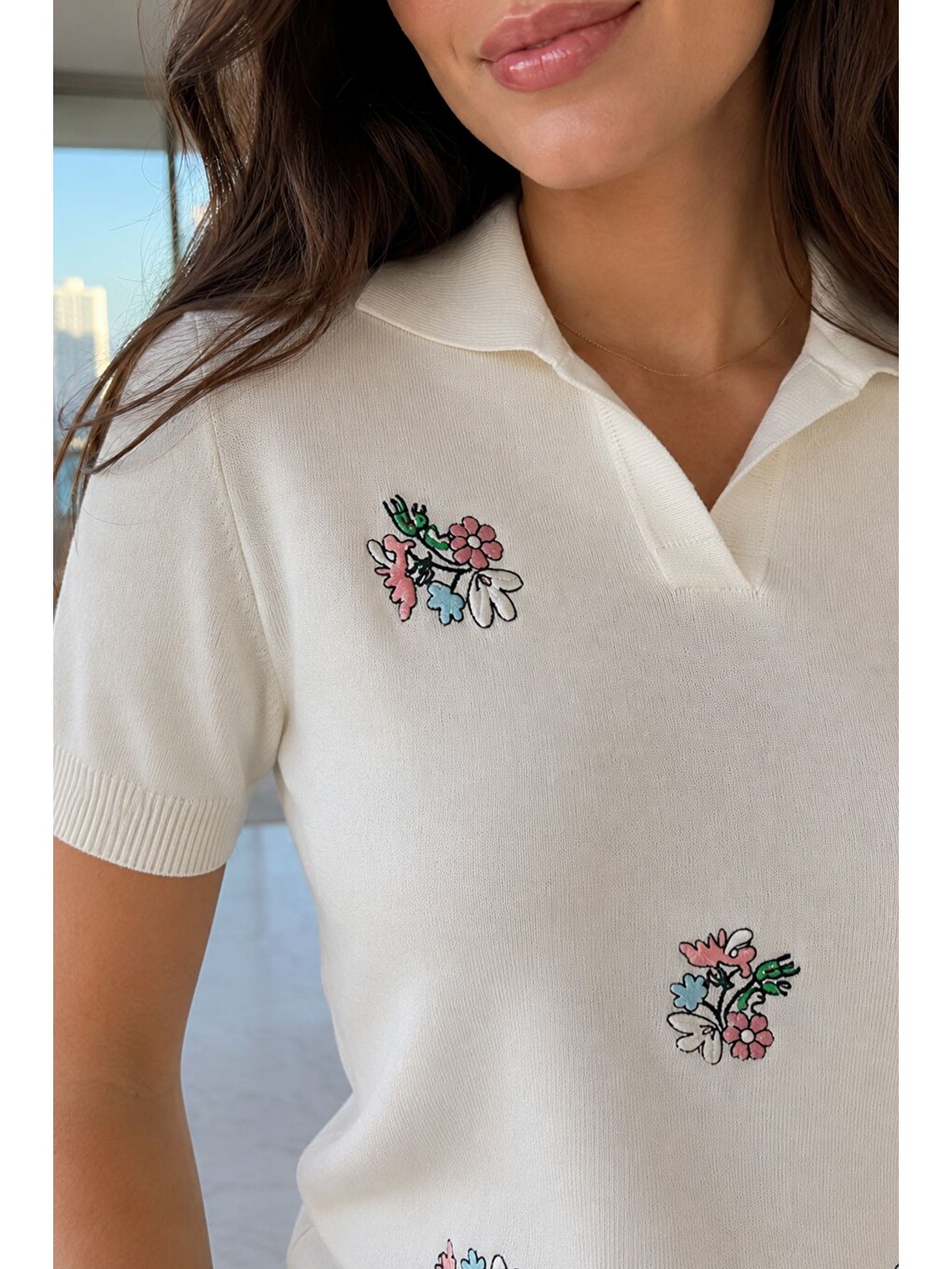 Ekru Kadın Polo Yaka Çiçek Nakışlı Triko Bluz-2