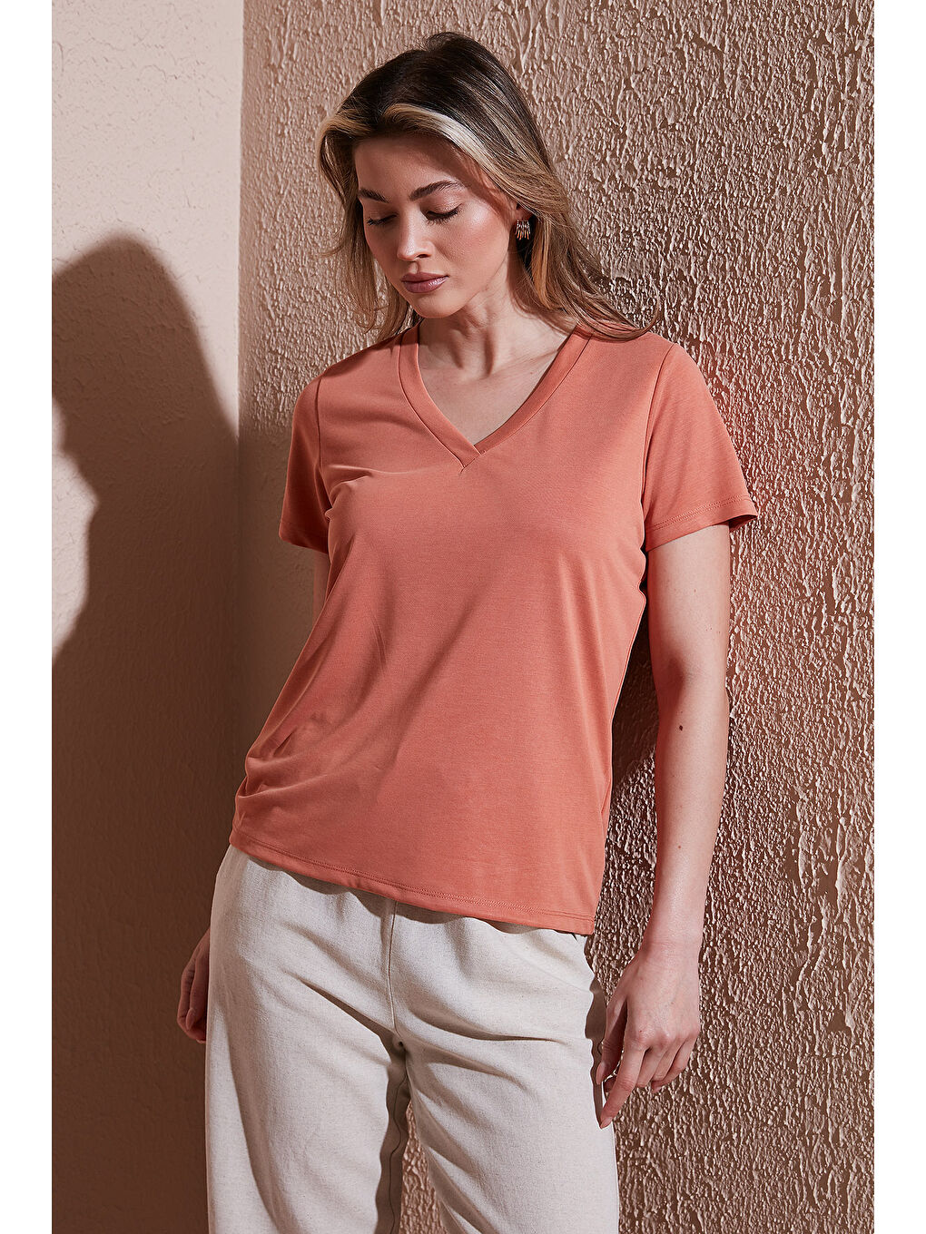 Turuncu Modal Rahat Kalıp V Yaka Bluz 26Y0144K1-3