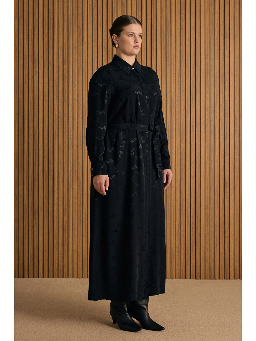 Siyah Çiçek Jakar Desenli Bağcıklı Viscon Elbise-3