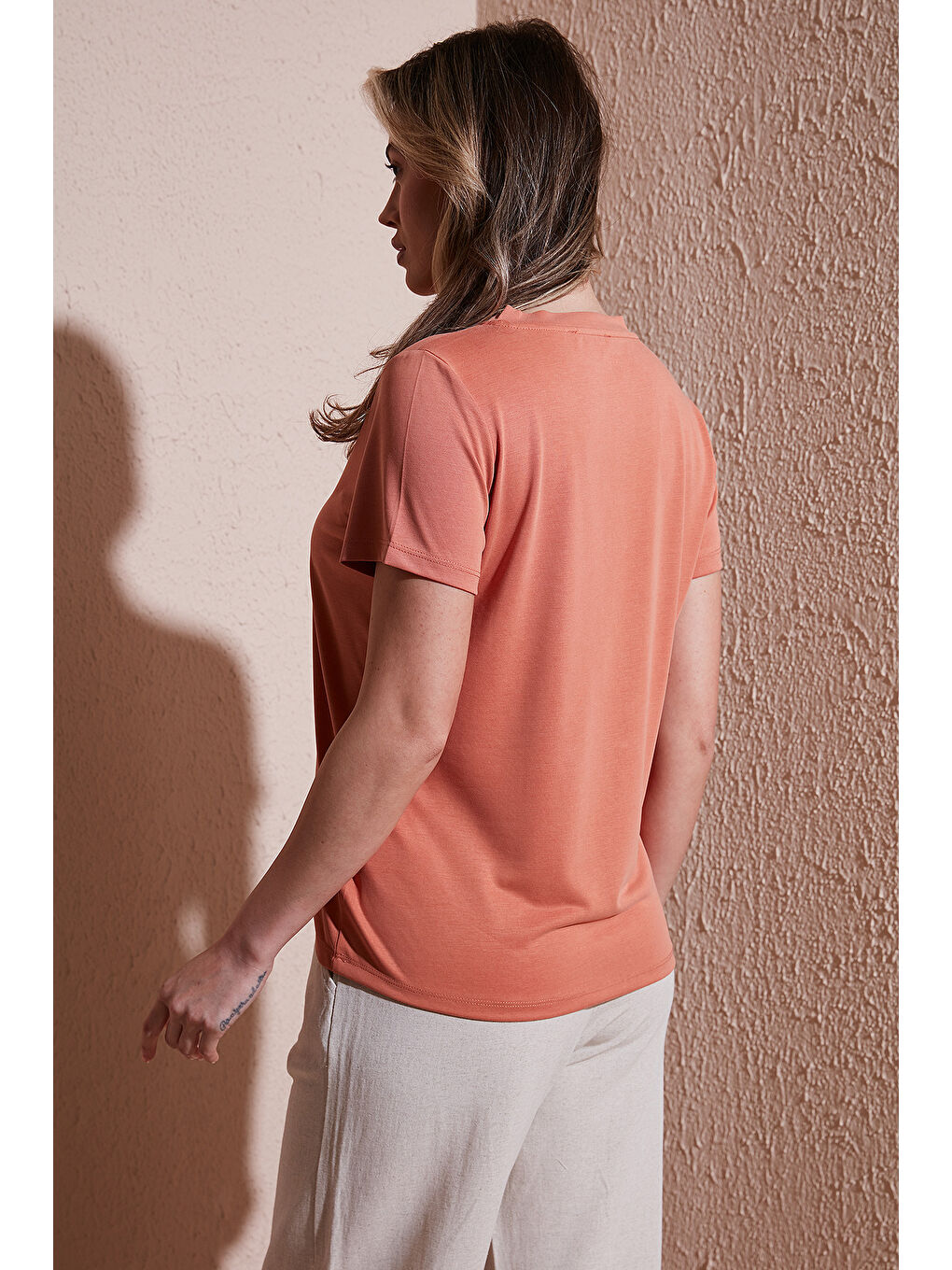 Turuncu Modal Rahat Kalıp V Yaka Bluz 26Y0144K1-4