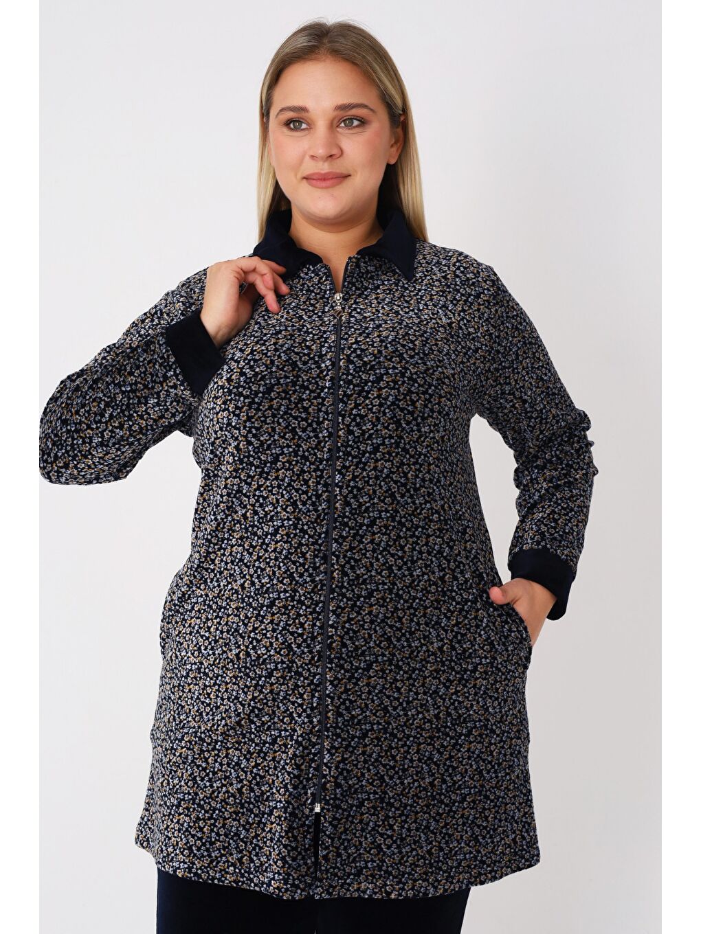 Lacivert Desenli Pamuklu Kadife Cepli Balıkçı Yaka Fermuarlı Büyük Beden Alt Üst Eşofman Takımı-1