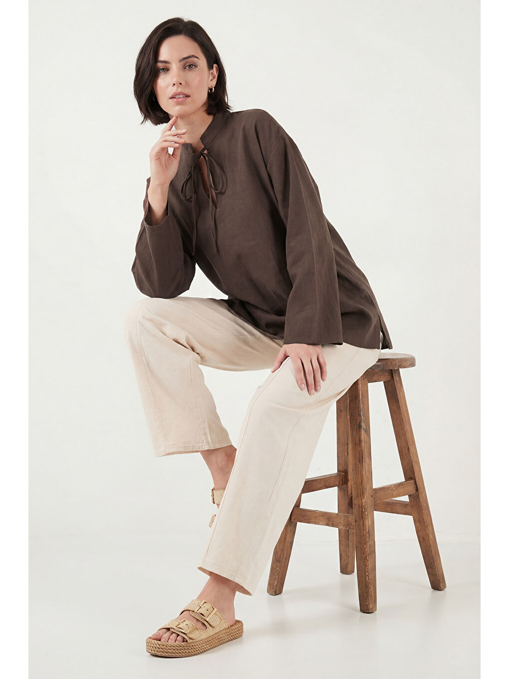 Kahverengi Bağlamalı Hakim Yaka Pamuklu Rahat Bluz 6925480-4