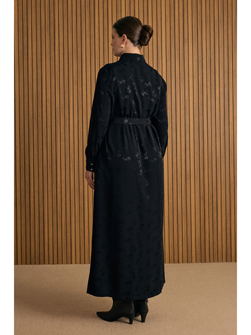 Siyah Çiçek Jakar Desenli Bağcıklı Viscon Elbise-5