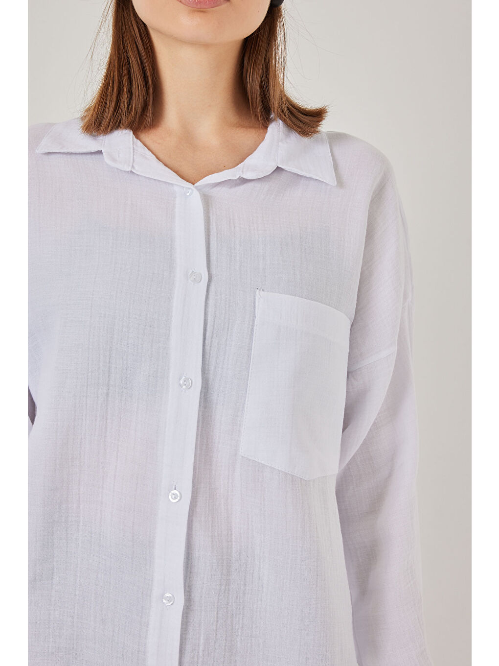 Kadın Tek Cepli Oversize Müslin Gömlek 20353 - Beyaz-4