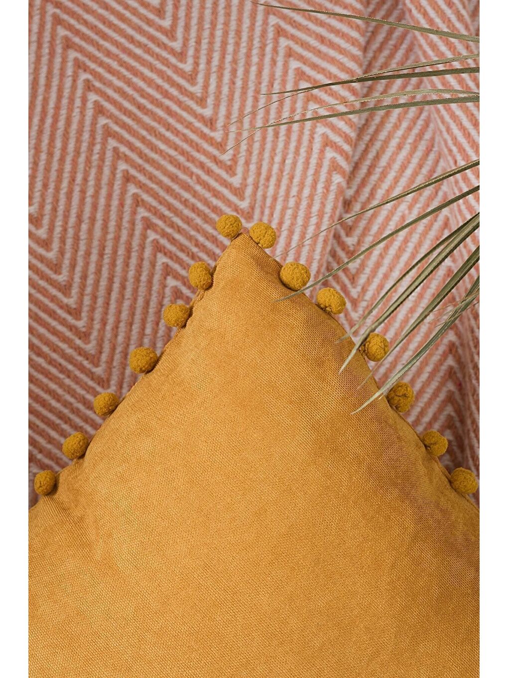 Sarı Renk Ve Ölçü Seçenekli Hardal Ponponlu Kırlent Kılıfı Dekoratif Düz Sade Punch Panoroma-3