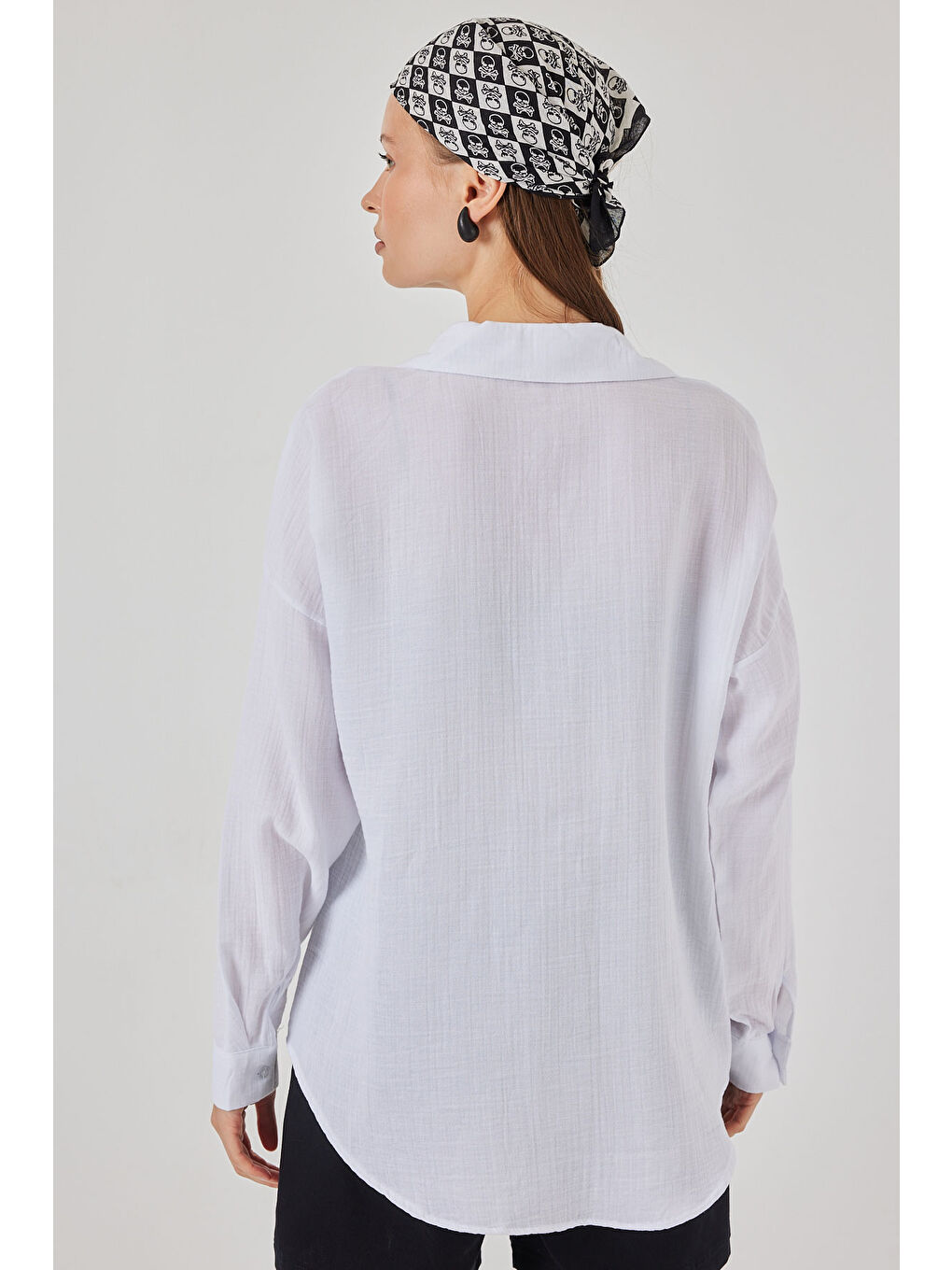 Kadın Tek Cepli Oversize Müslin Gömlek 20353 - Beyaz-5