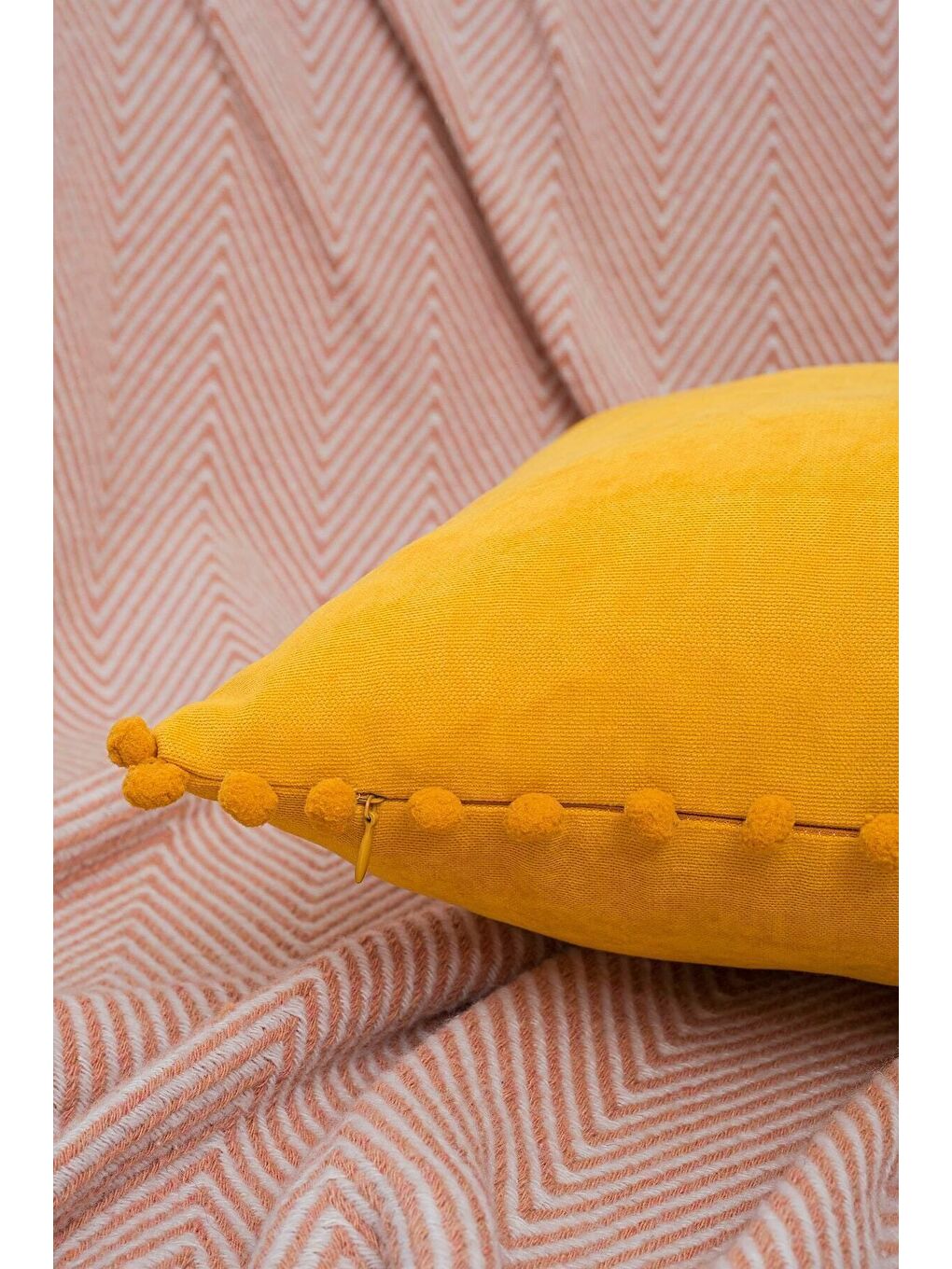 Renk Ve Ölçü Seçenekli Sarı Ponponlu Kırlent Kılıfı Dekoratif Düz Sade Punch Panoroma-1