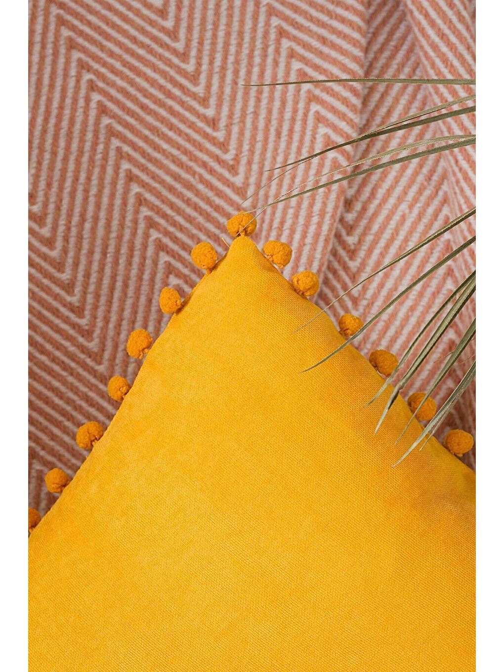 Renk Ve Ölçü Seçenekli Sarı Ponponlu Kırlent Kılıfı Dekoratif Düz Sade Punch Panoroma-2