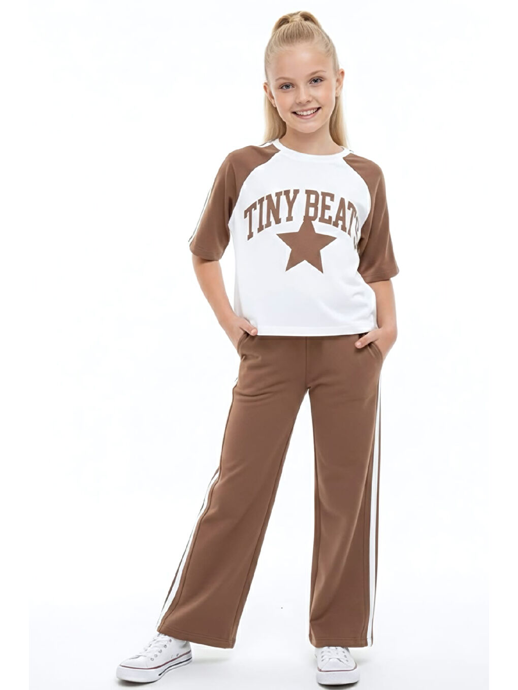 Kahverengi Kız Çocuk Alt-Üst Takım-Garni ve Biye Detaylı -Yazı Baskılı 4-12 Yaş 12549