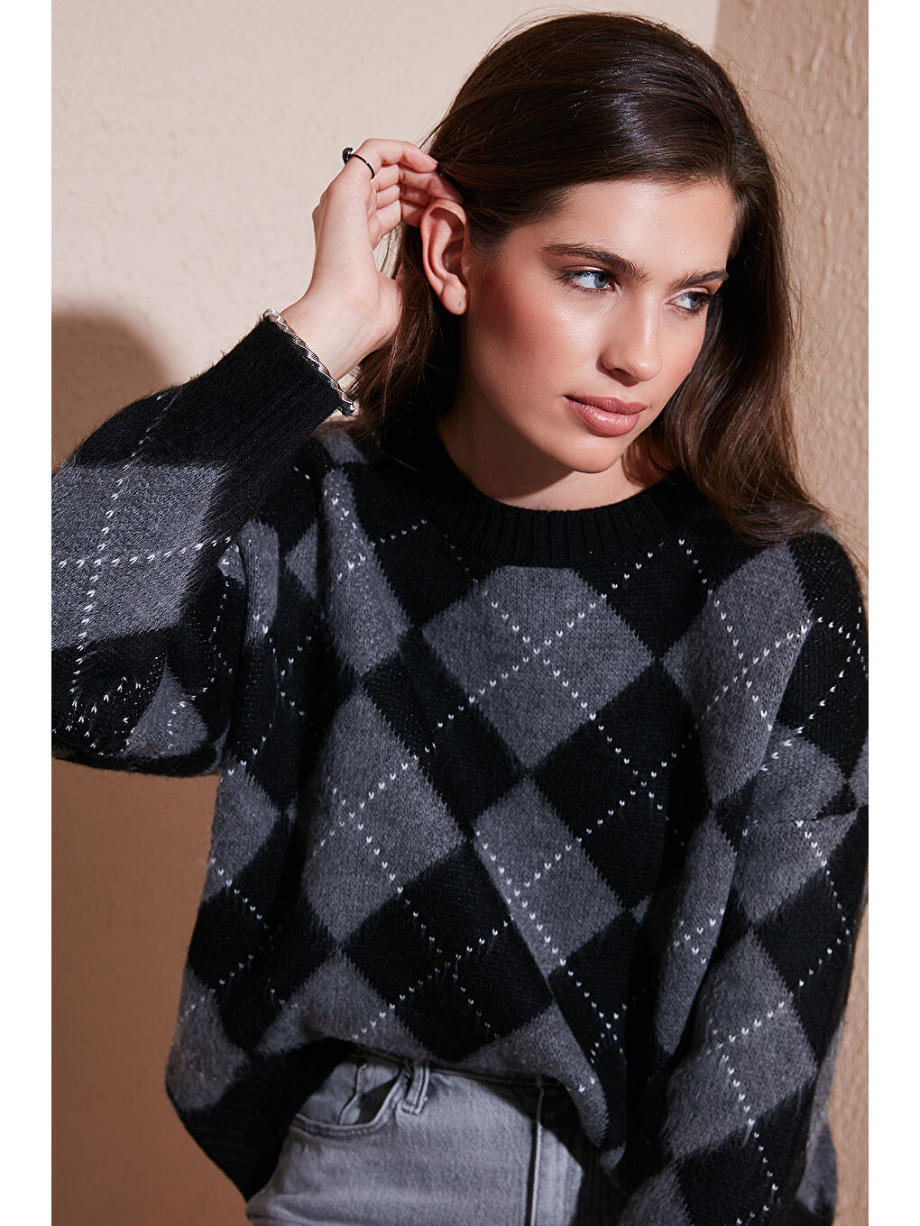 Siyah Oversize Fit Bisiklet Yaka Baklava Desenli Kazak 4615579-1