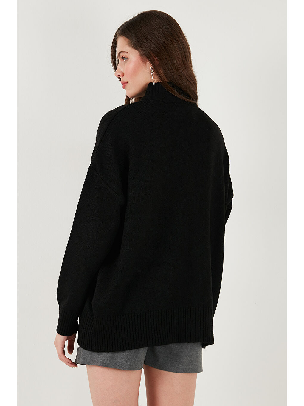 Siyah Premium Oversize Fit Balıkçı Yaka Yumuşak Dokulu Triko Kazak 680KZ00469-6