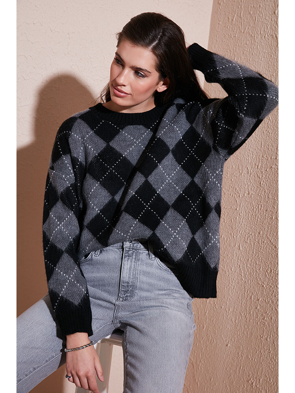 Siyah Oversize Fit Bisiklet Yaka Baklava Desenli Kazak 4615579-2