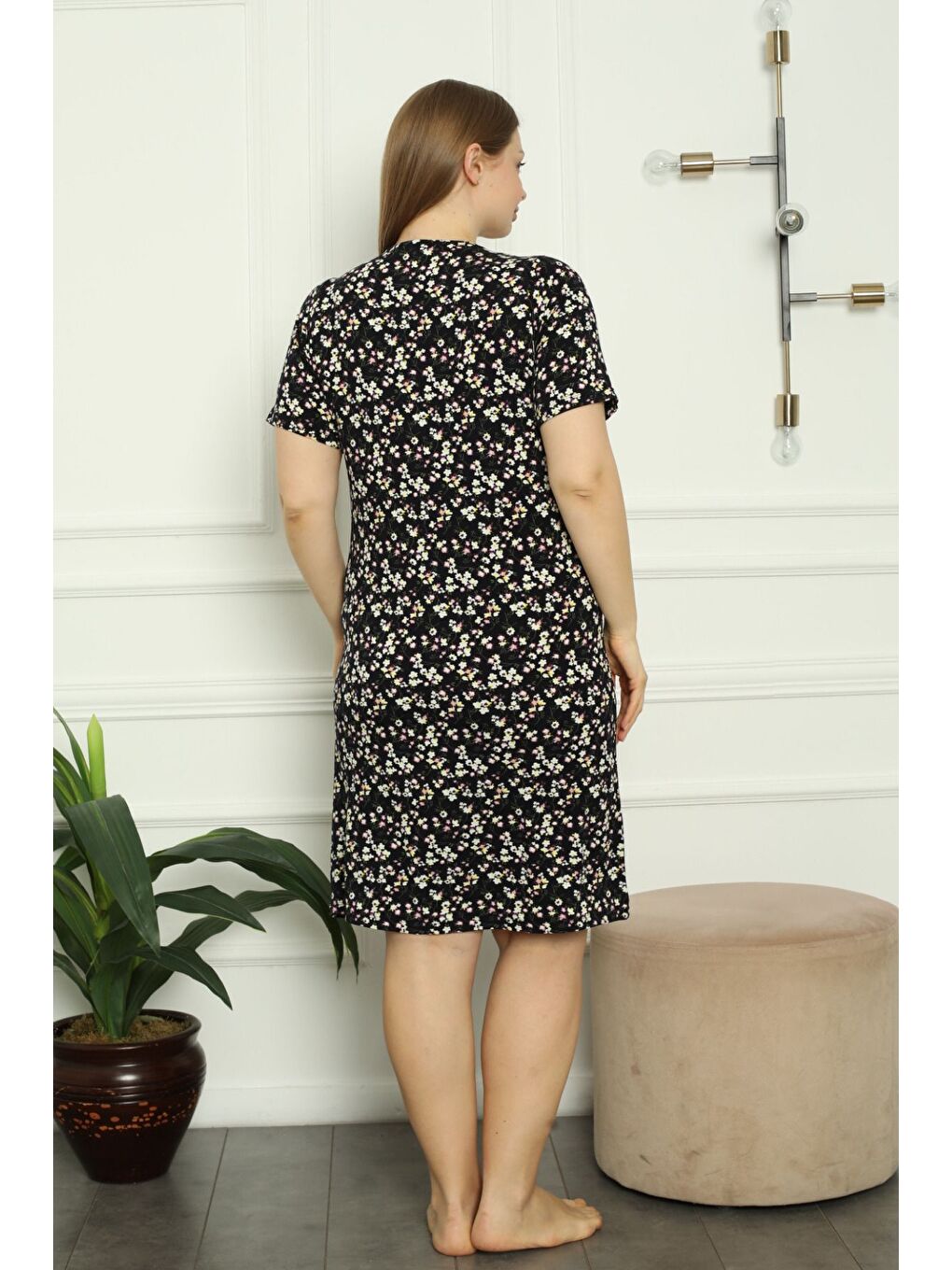 Kadın Siyah Çiçek Desenli Dantel Detaylı Kısa Kollu Büyük Beden Gecelik-4