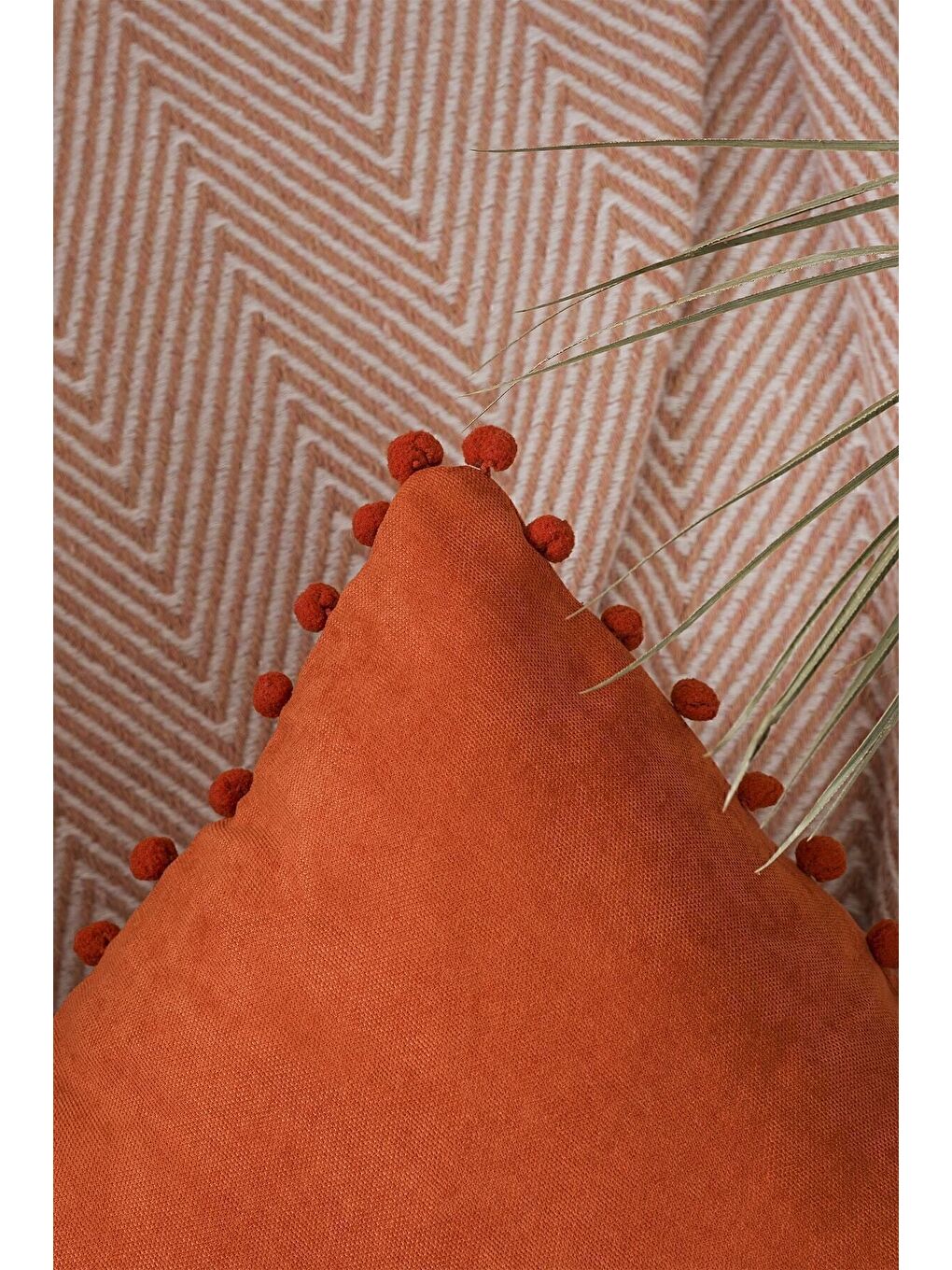 Kahverengi Renk Ve Ölçü Seçenekli Kiremit Ponponlu Kırlent Kılıfı Dekoratif Düz Sade Punch Panoroma-2