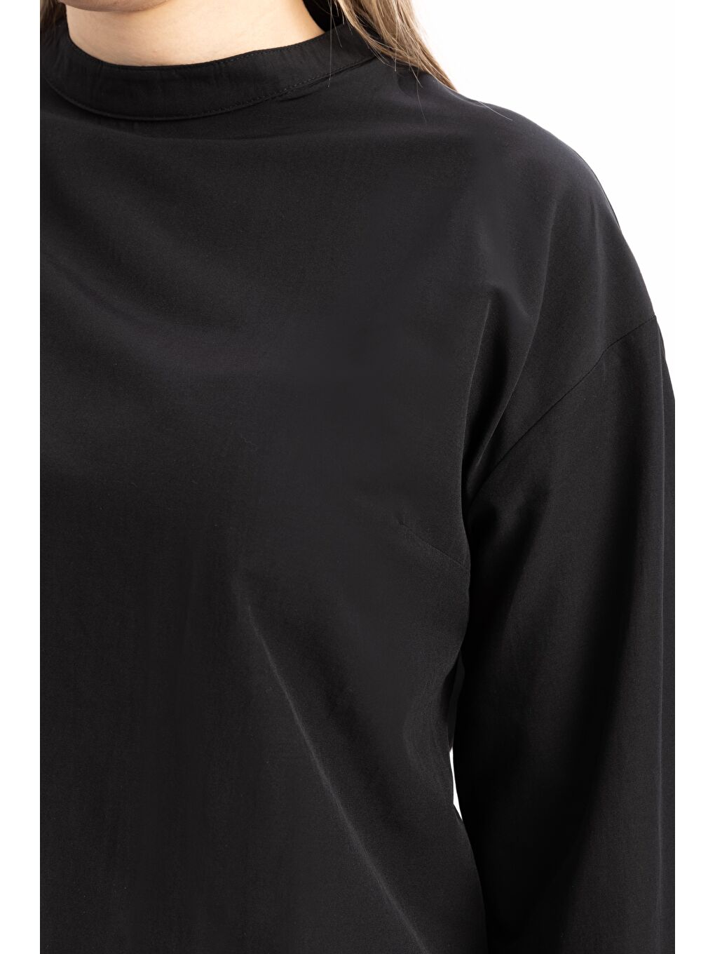 Siyah-Gizli Fermuarlı Yırtmaçlı Bluz-3