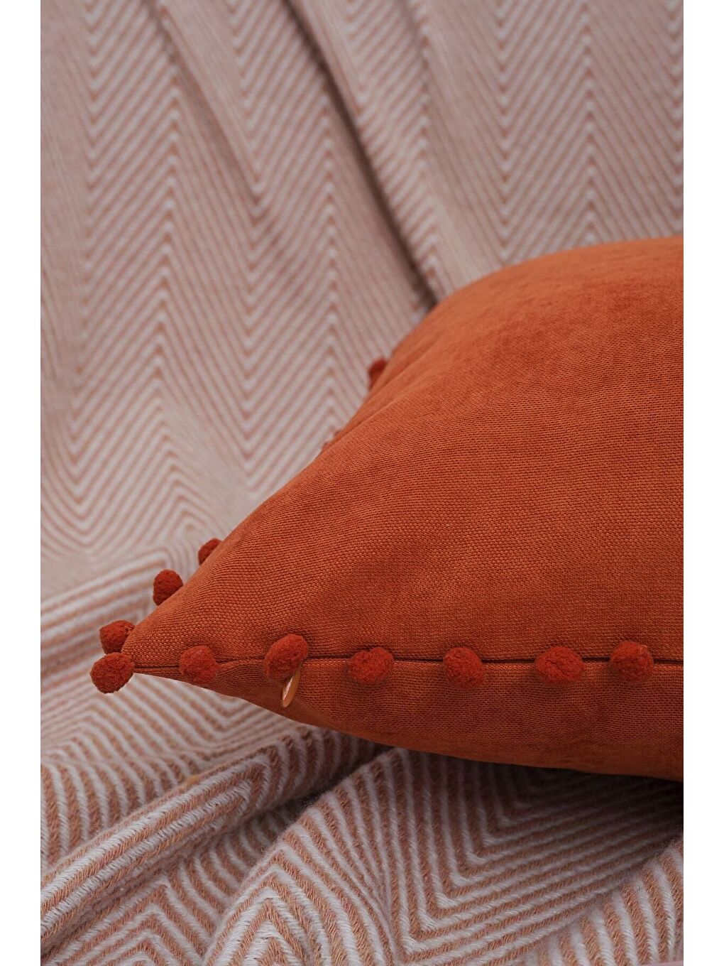 Kahverengi Renk Ve Ölçü Seçenekli Kiremit Ponponlu Kırlent Kılıfı Dekoratif Düz Sade Punch Panoroma-3