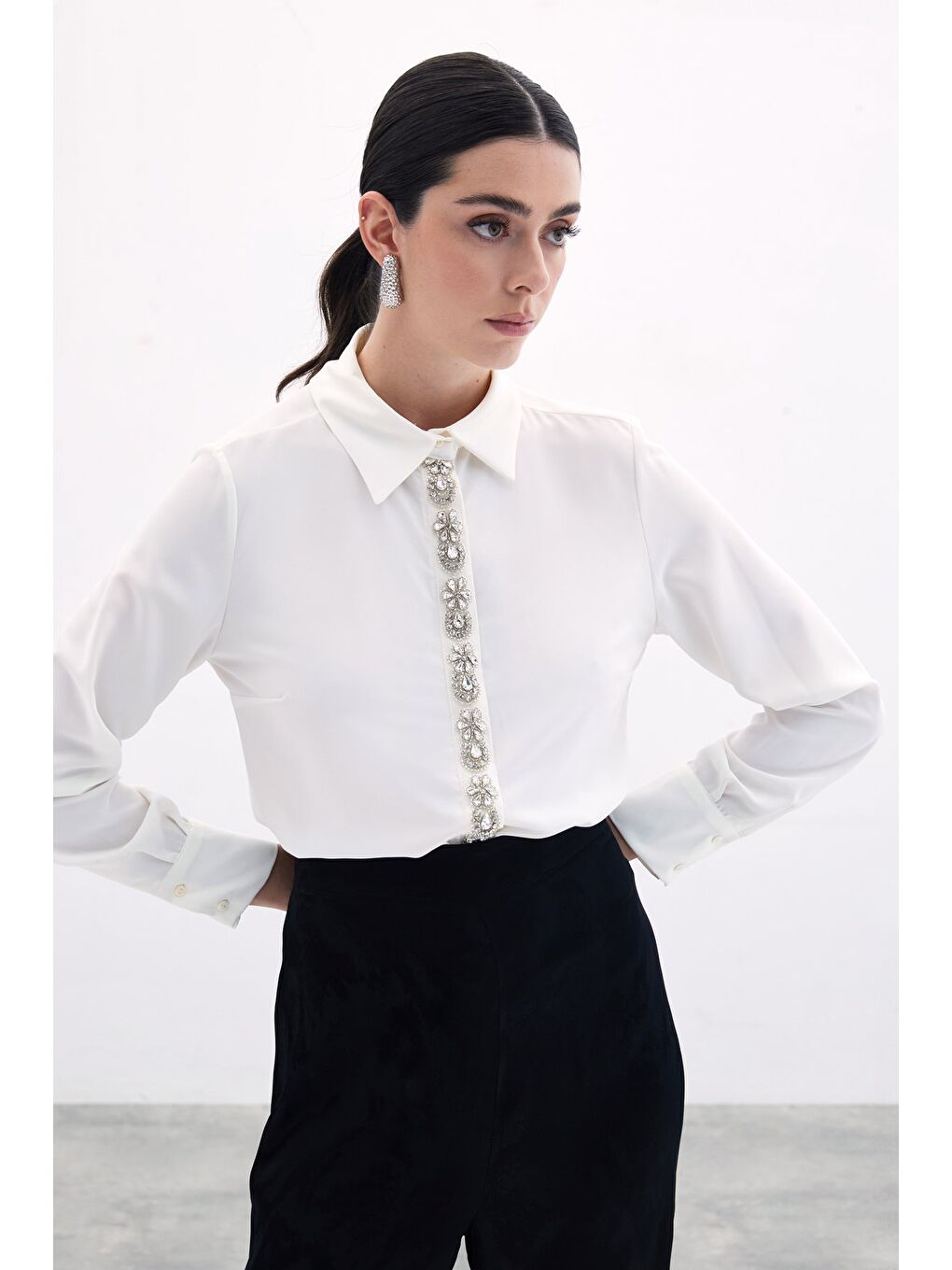 Şerit Aksesuarlı Gömlek - Ekru