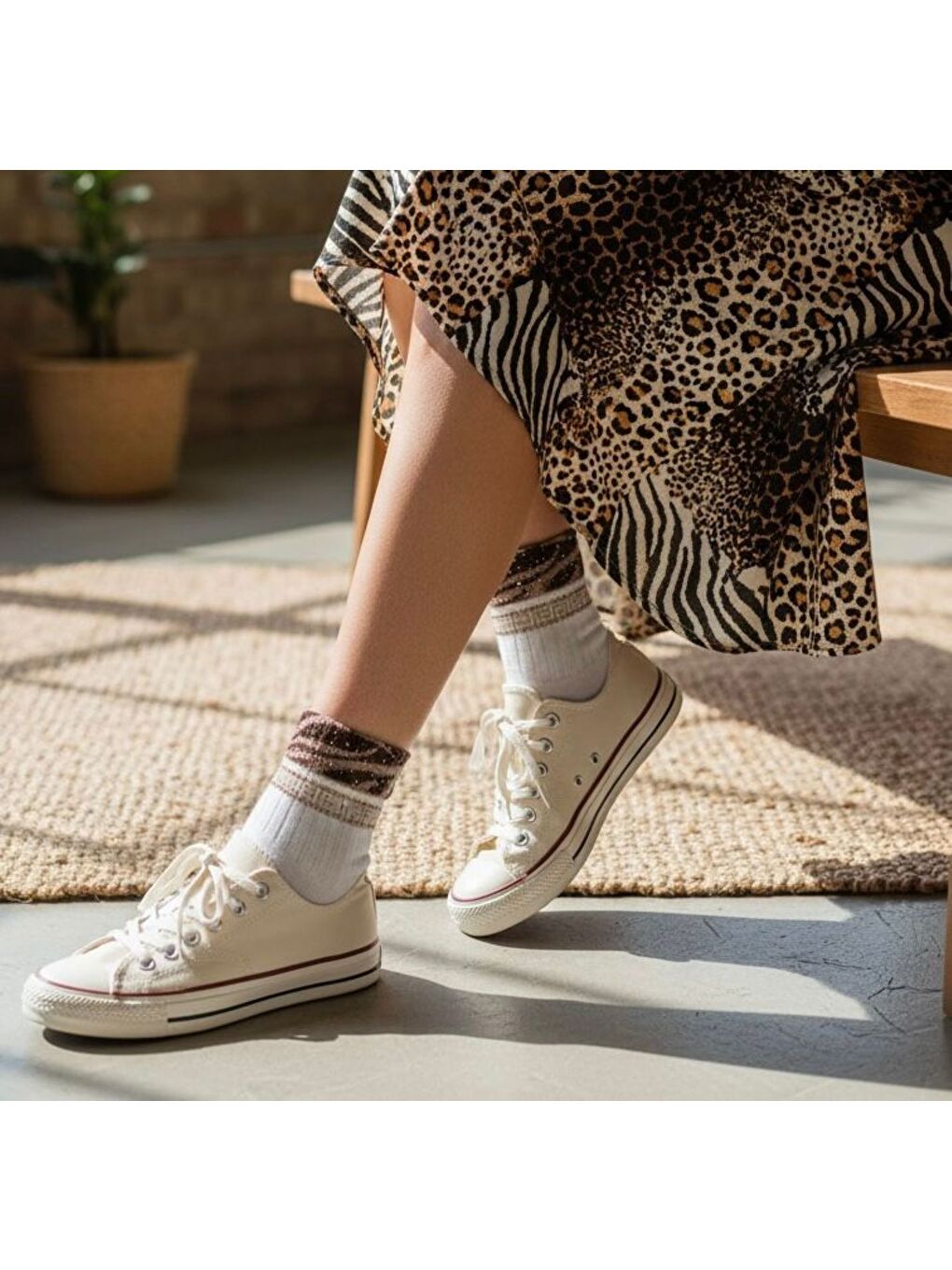 Karışık Kadın 12’li Premium Soket Çorap Seti – Gold Serisi Taş Detaylı Leopar Konçlu-1