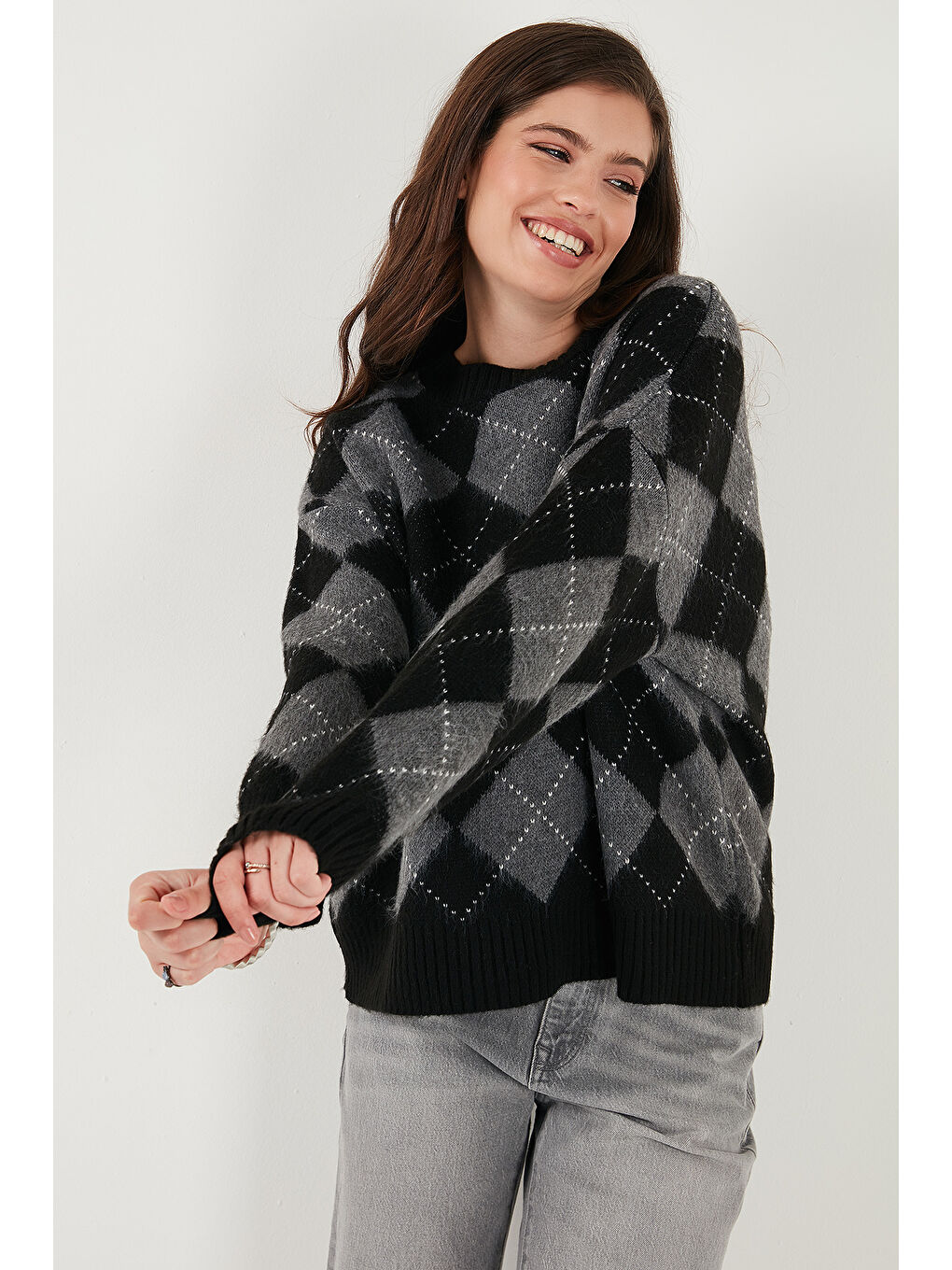 Siyah Oversize Fit Bisiklet Yaka Baklava Desenli Kazak 4615579-4