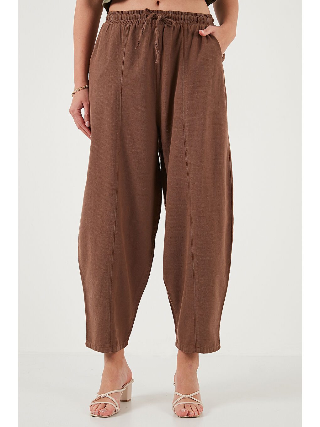 Kahverengi Pamuklu Relaxed Fit Normal Bel Daralan Paça Pantolon 668YP5198-2