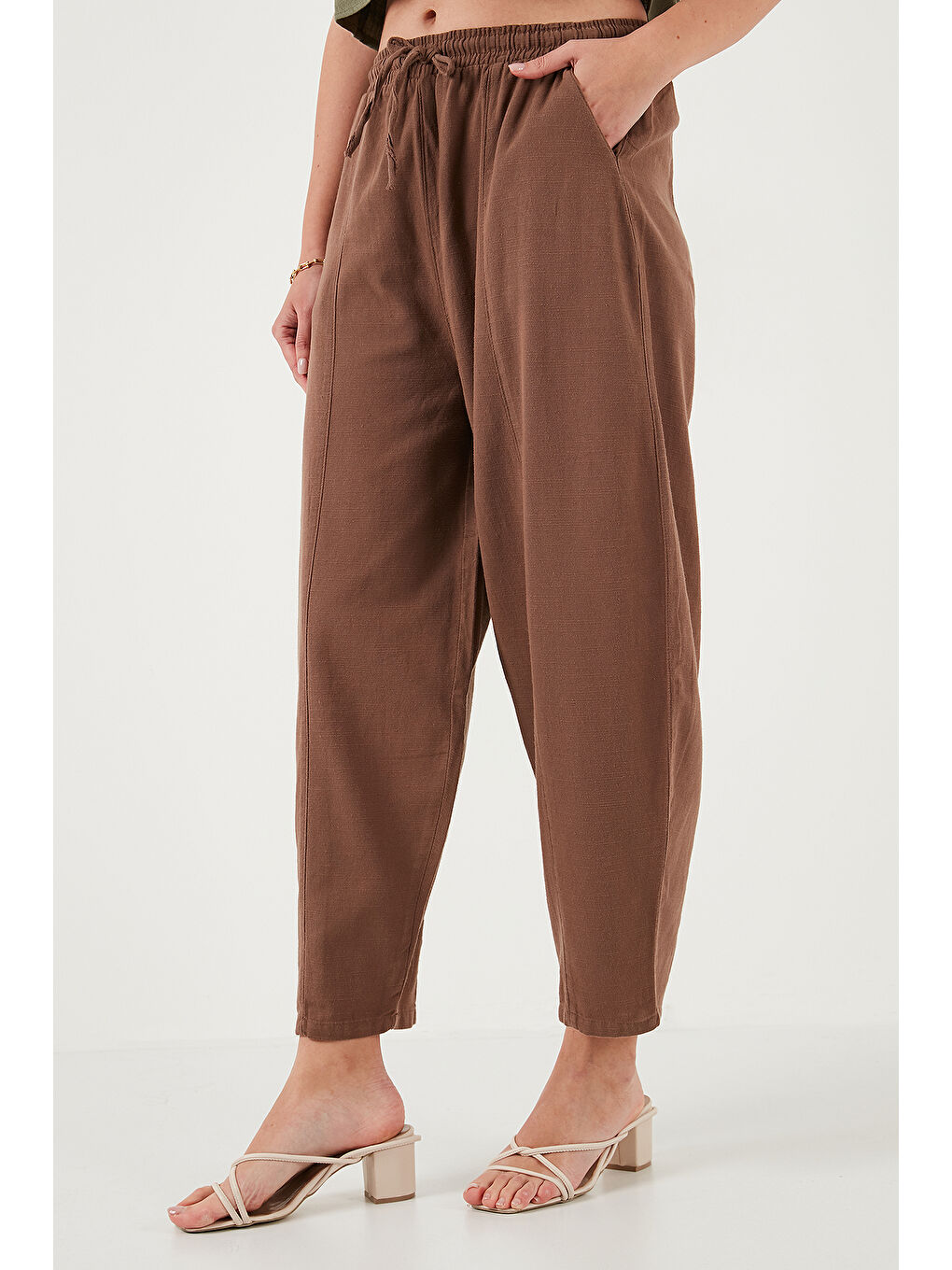 Kahverengi Pamuklu Relaxed Fit Normal Bel Daralan Paça Pantolon 668YP5198-3