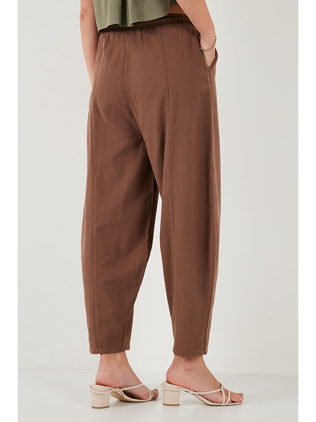 Kahverengi Pamuklu Relaxed Fit Normal Bel Daralan Paça Pantolon 668YP5198-5