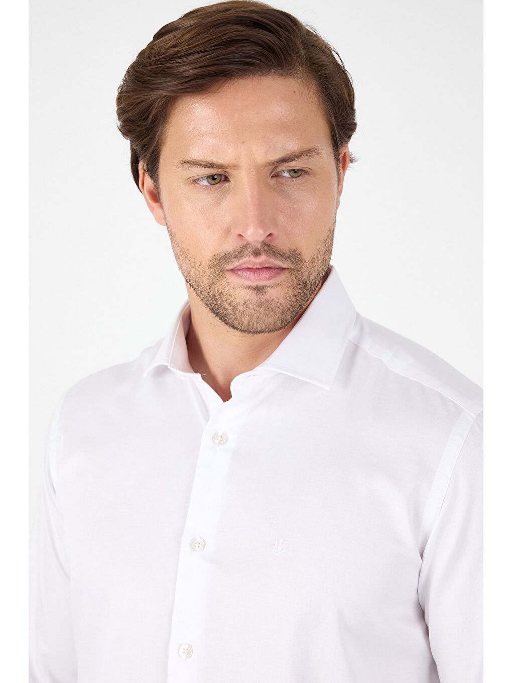 Beyaz Uzun Kol Yarım İtalyan Yaka Cepsiz Non Iron Slim Fit Pamuklu Gömlek 1004250267-2
