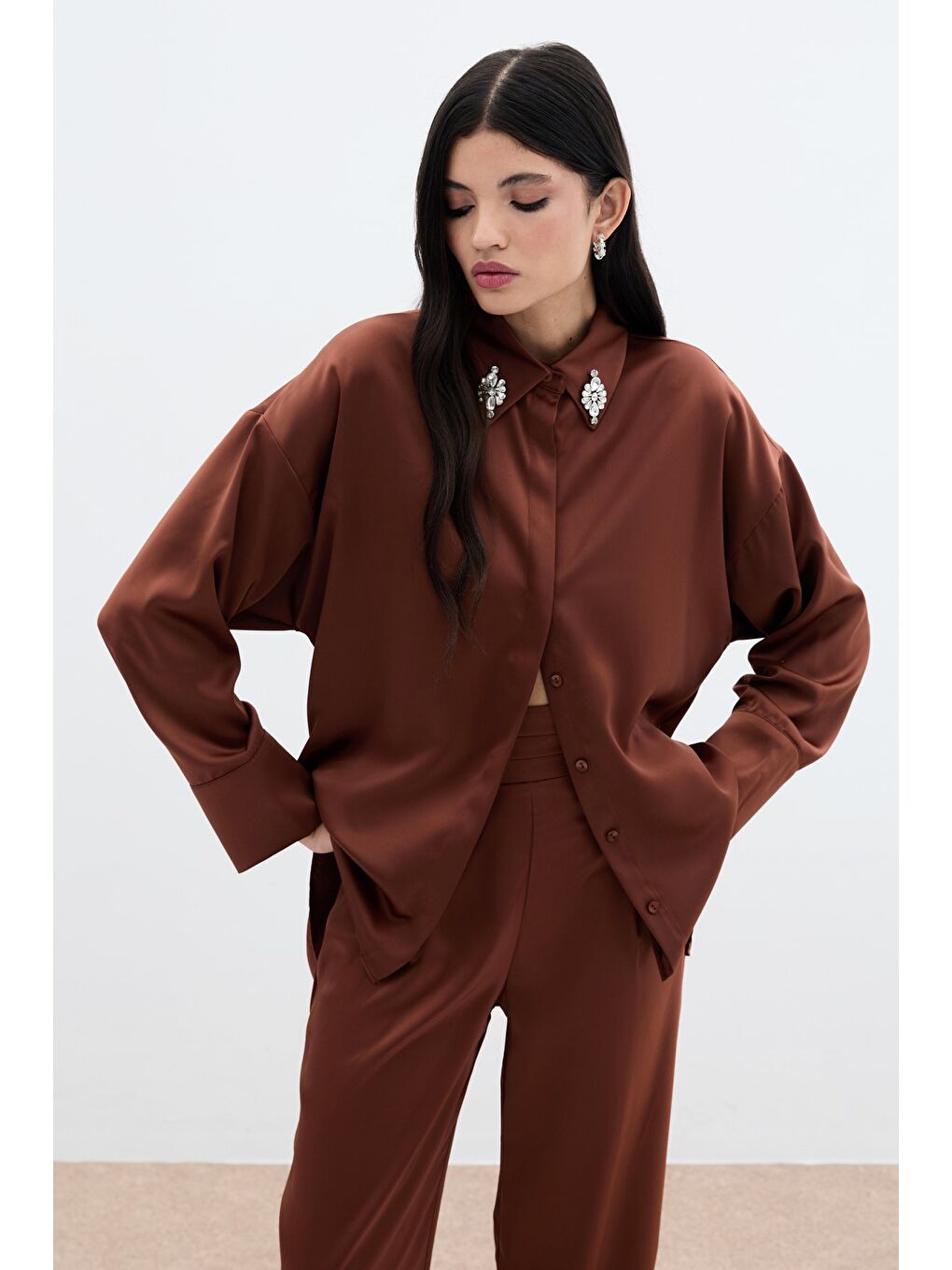 Kahverengi Aksesuar Detaylı Gömlek - Kahve-2