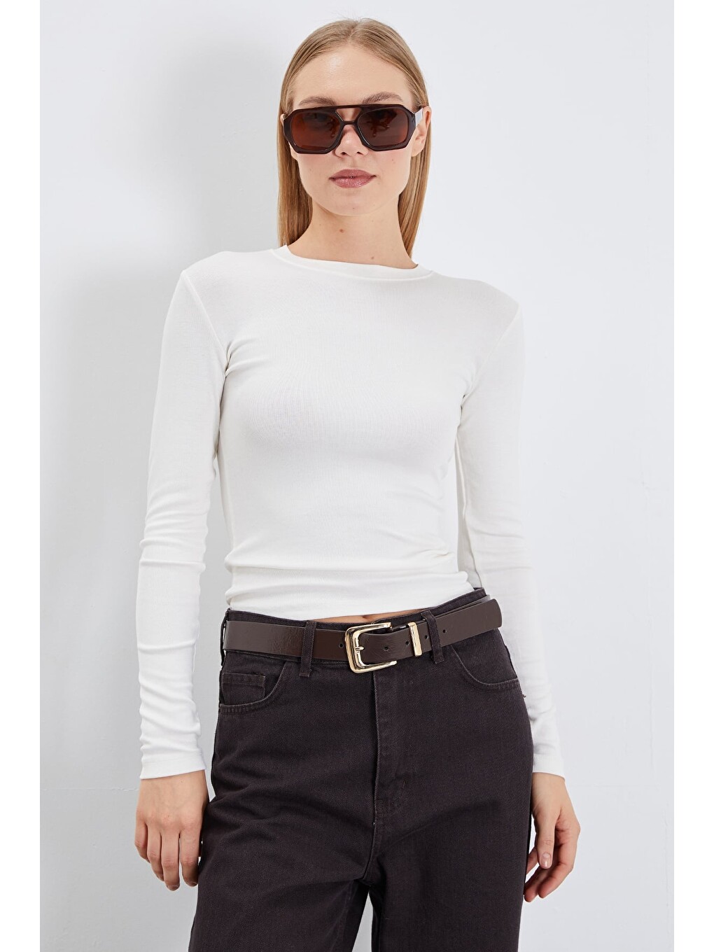 Ekru Basic Bisiklet Yaka Slim Fit Crop Bluz-1