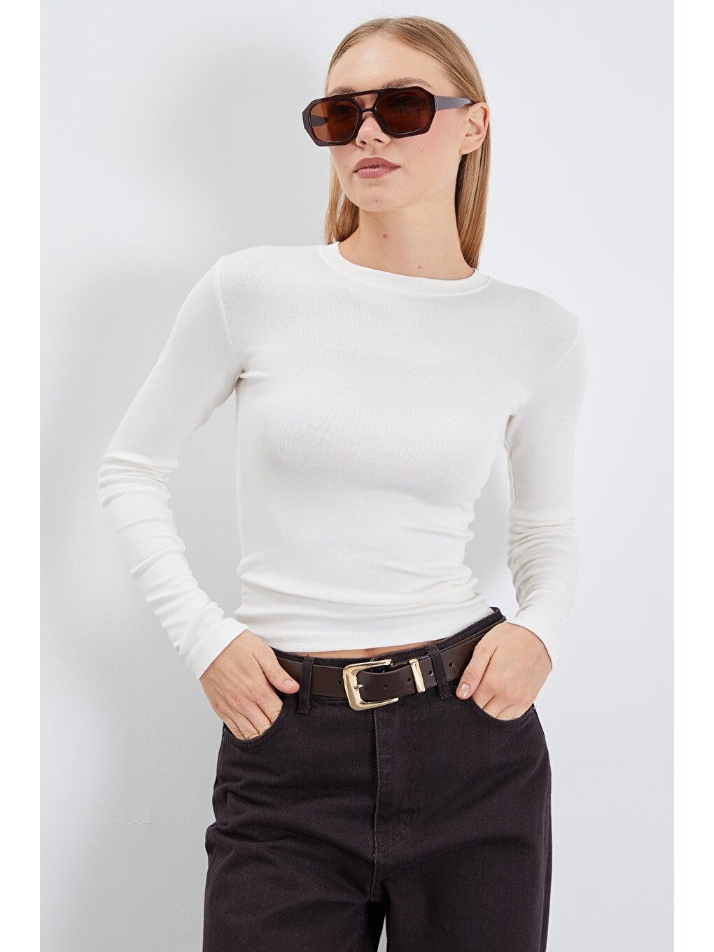 Ekru Basic Bisiklet Yaka Slim Fit Crop Bluz-2