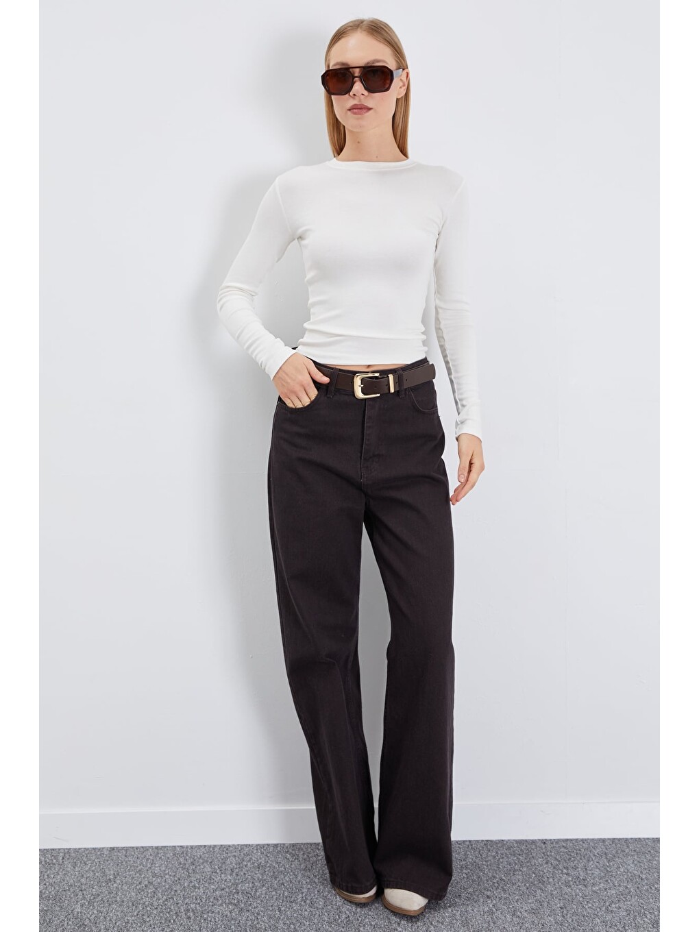 Ekru Basic Bisiklet Yaka Slim Fit Crop Bluz-3