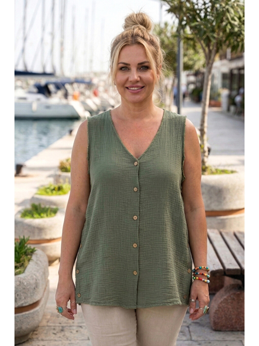 Haki V Yaka Kolsuz Düğmeli Yanları Düğmeli Casual Müslin Oversize Dokuma Bluz 68 60