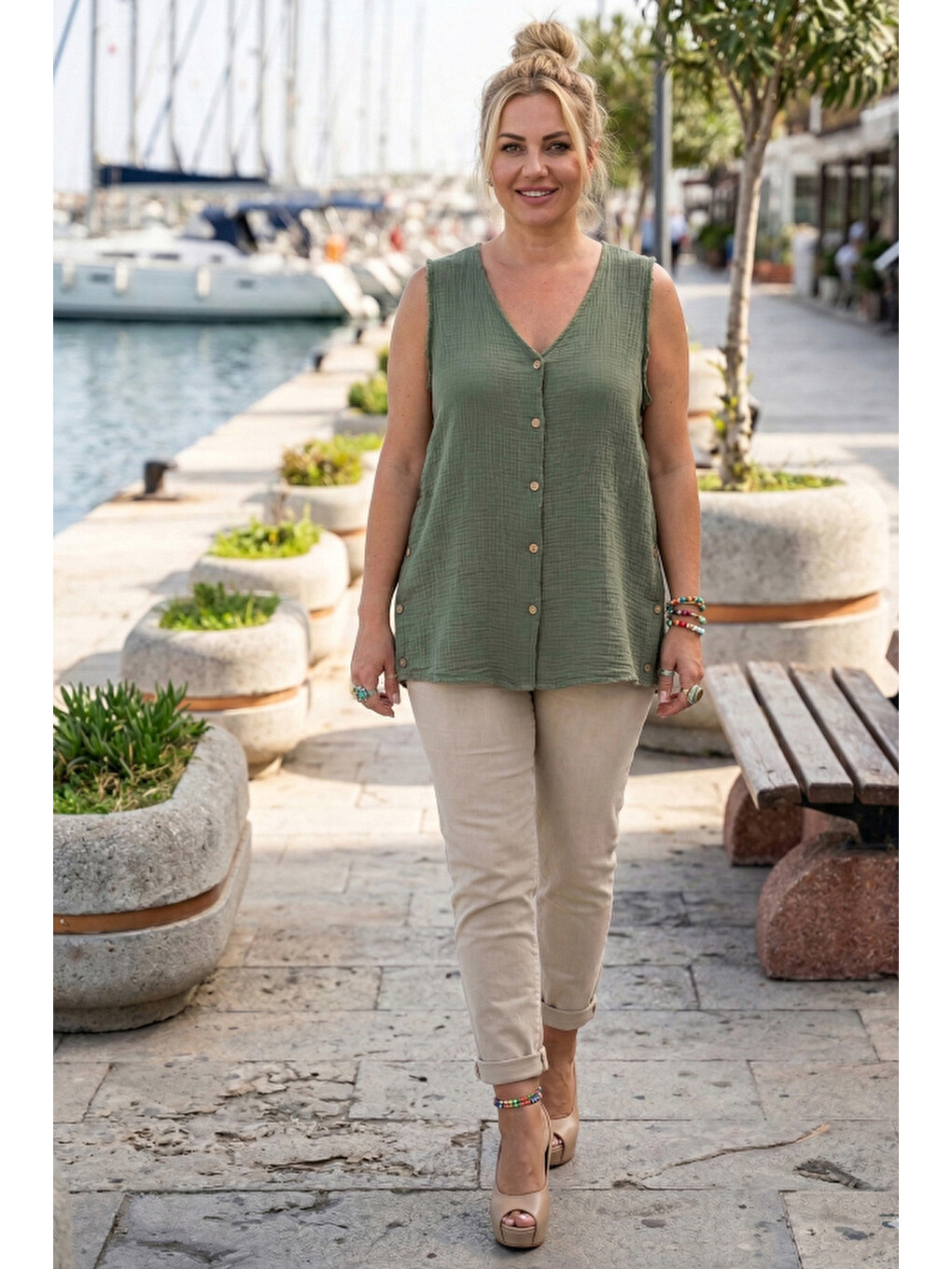 Haki V Yaka Kolsuz Düğmeli Yanları Düğmeli Casual Müslin Oversize Dokuma Bluz 68 60-3