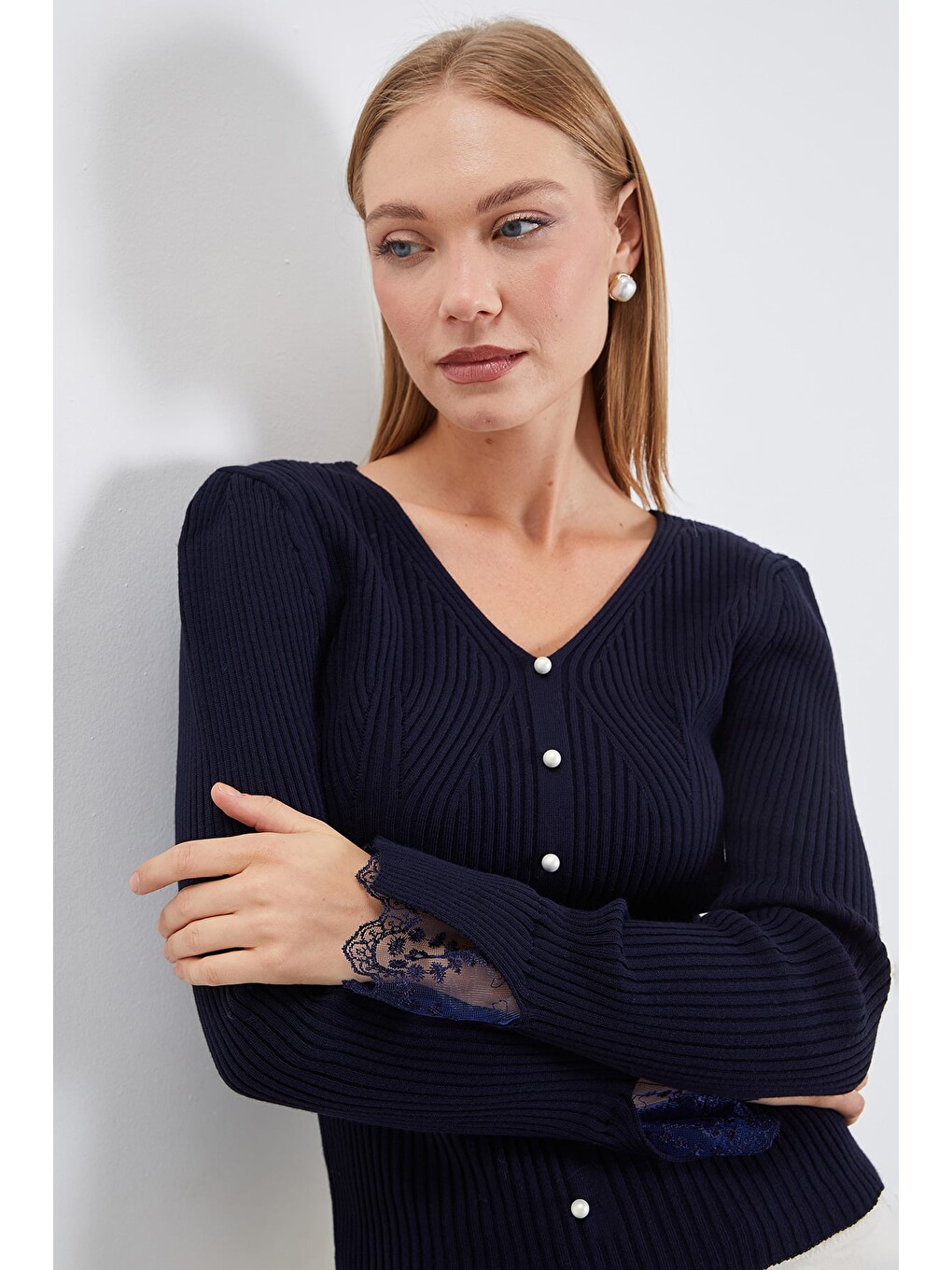 Lacivert Dantelli İnci Detaylı V Yaka Slim Fit Triko Bluz-1