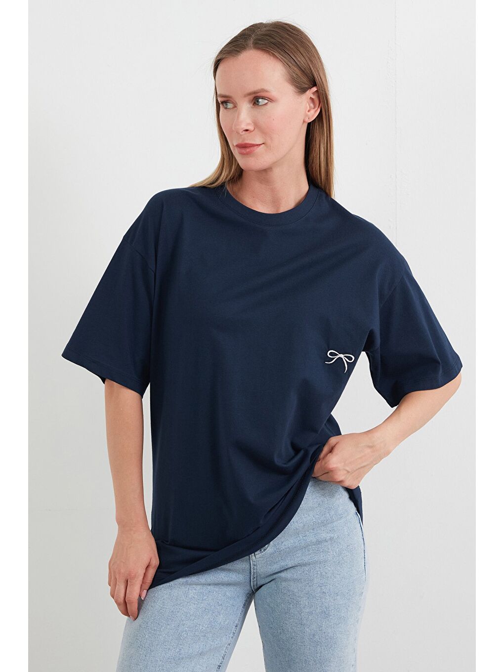Lacivert Kurdele Nakışlı Oversize Tişört-1