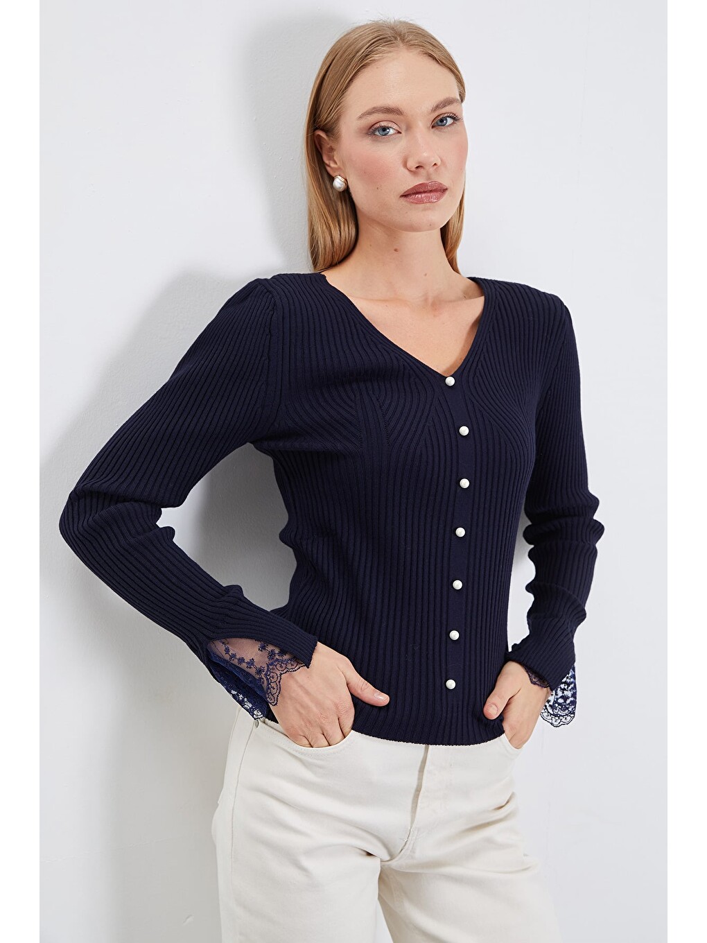Lacivert Dantelli İnci Detaylı V Yaka Slim Fit Triko Bluz-4
