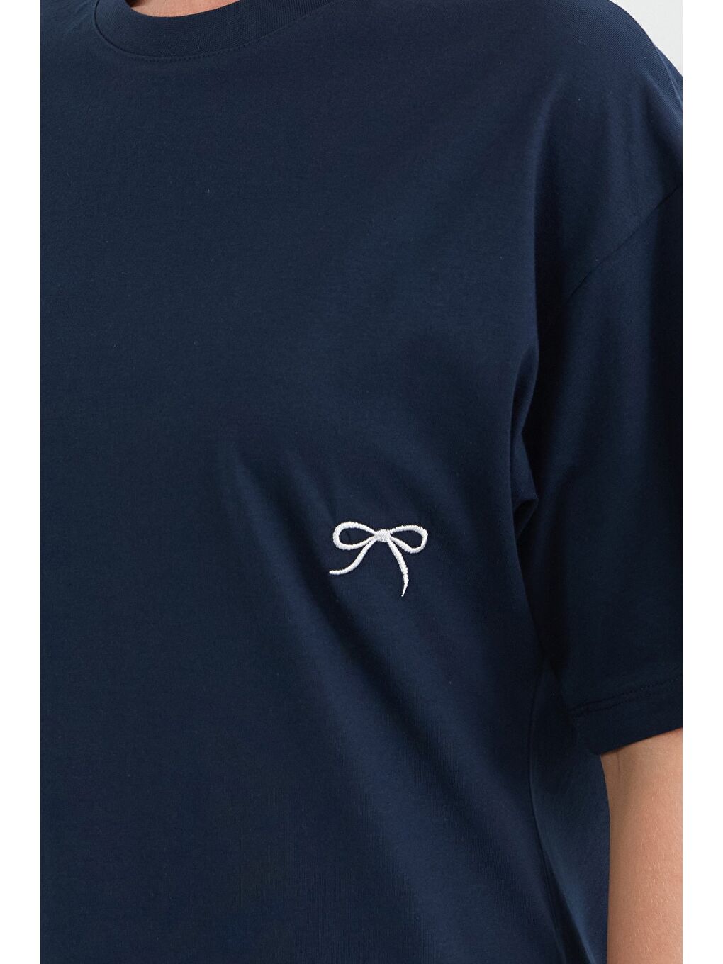 Lacivert Kurdele Nakışlı Oversize Tişört-4
