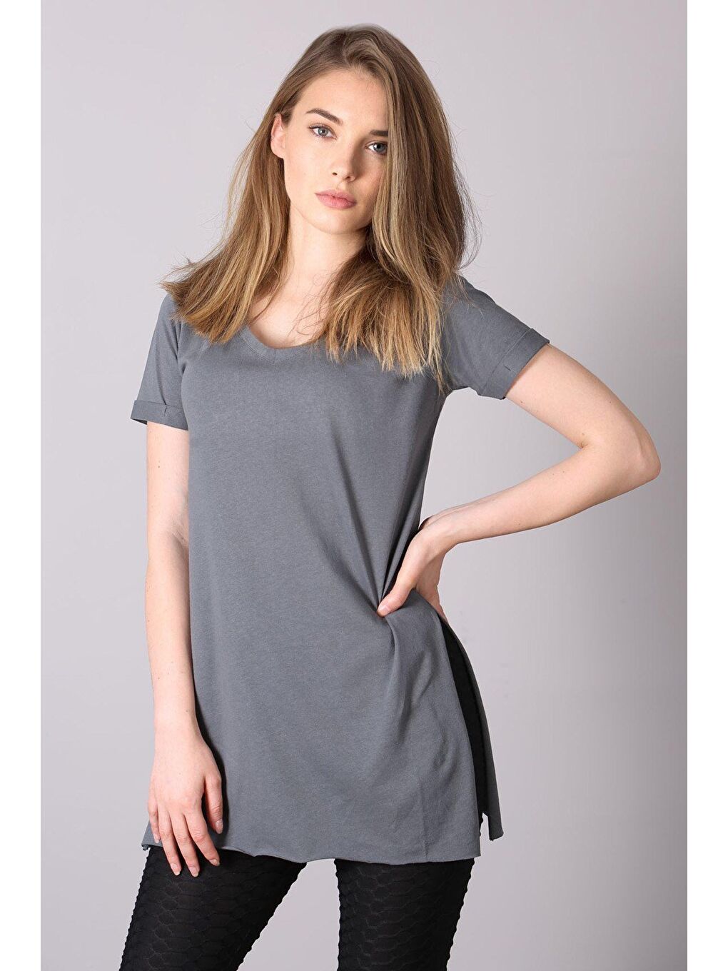 Gri Füme V Yaka Salaş Kadın Tişört Mg310
