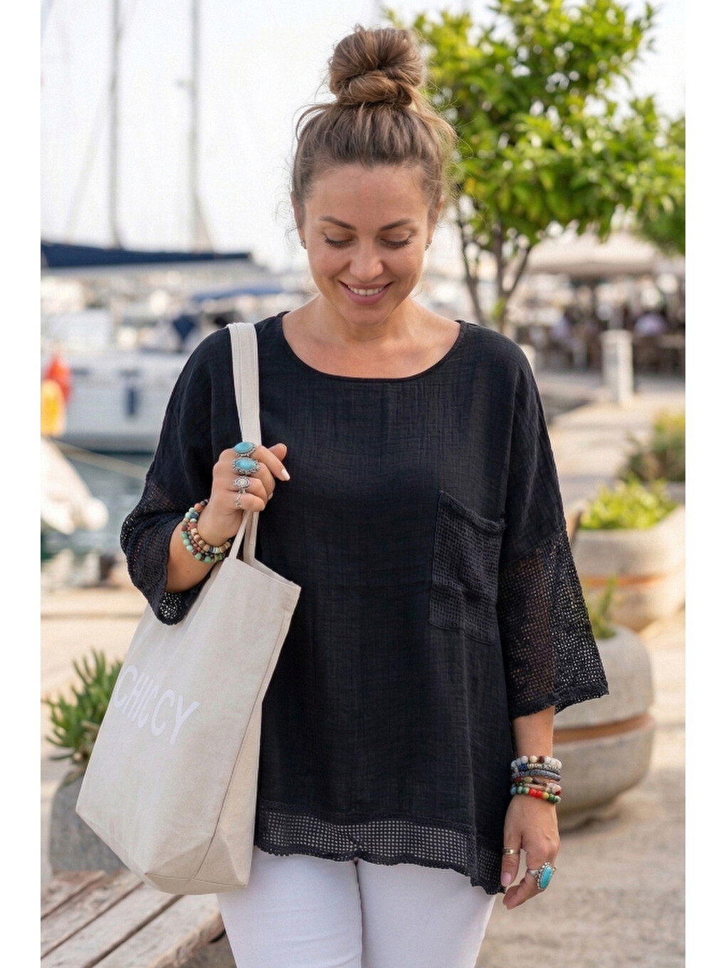Siyah Bisiklet Yaka 3/4 Kol, Kol Ve Etek Ucu File Detaylı Casual Müslin Oversize Dokuma Bluz 60 65-1