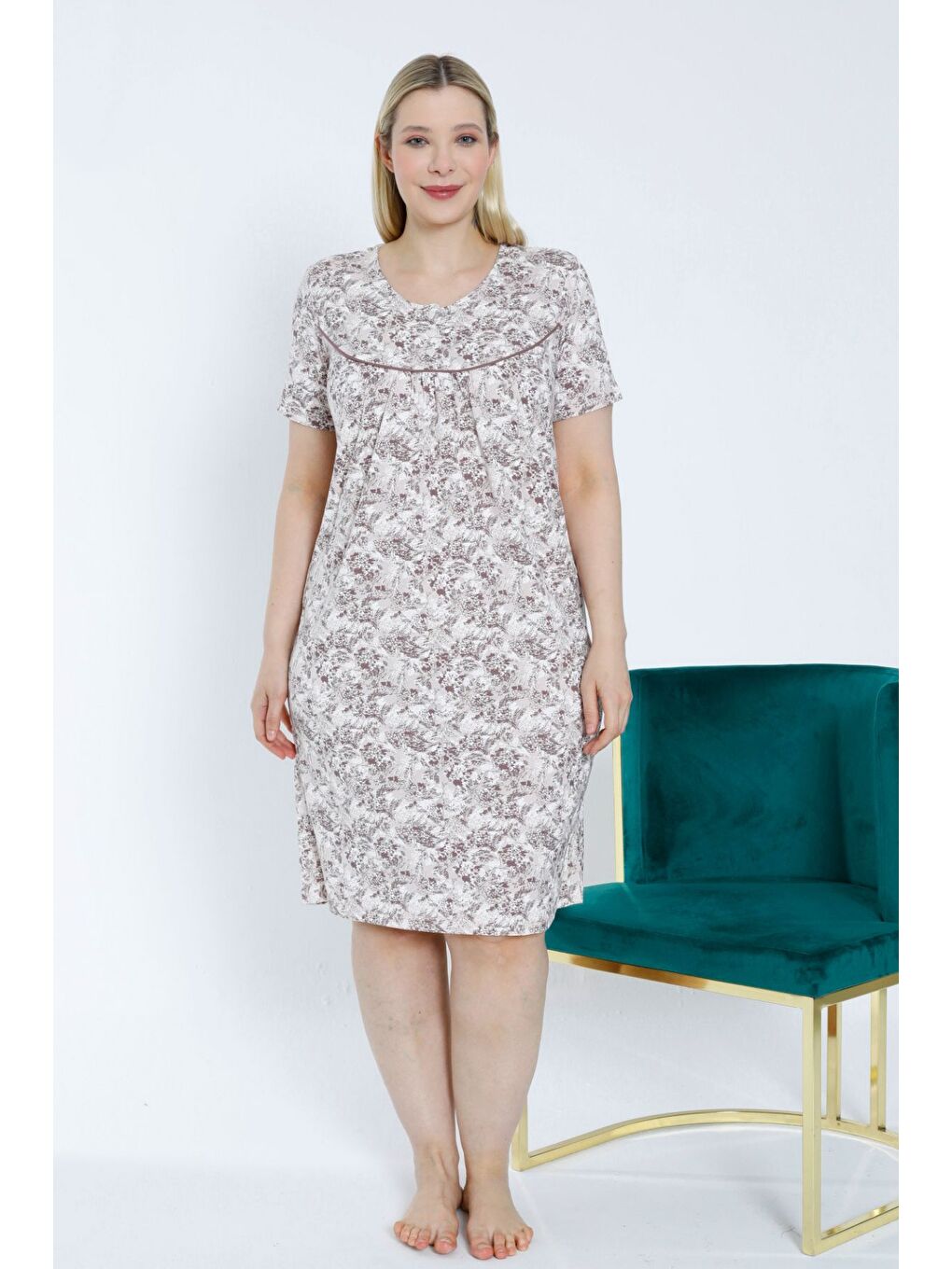 Beyaz Kadın Kısa Kollu Desenli Biyeli Esnek Viskon Büyük Beden Gecelik-1