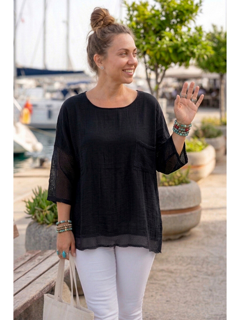 Siyah Bisiklet Yaka 3/4 Kol, Kol Ve Etek Ucu File Detaylı Casual Müslin Oversize Dokuma Bluz 60 65-3