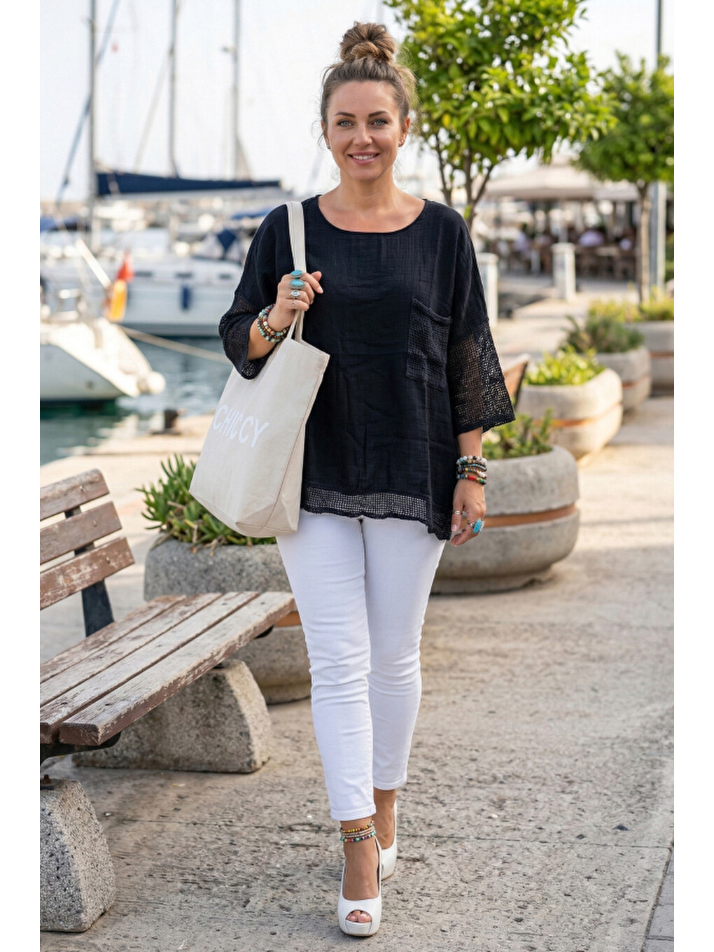 Siyah Bisiklet Yaka 3/4 Kol, Kol Ve Etek Ucu File Detaylı Casual Müslin Oversize Dokuma Bluz 60 65-4