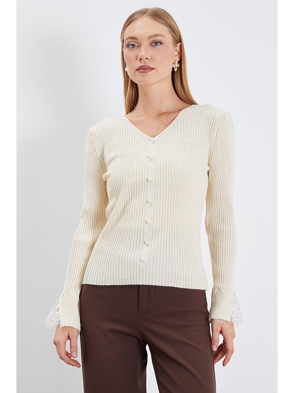 Bej Dantelli İnci Detaylı V Yaka Slim Fit Triko Bluz-1
